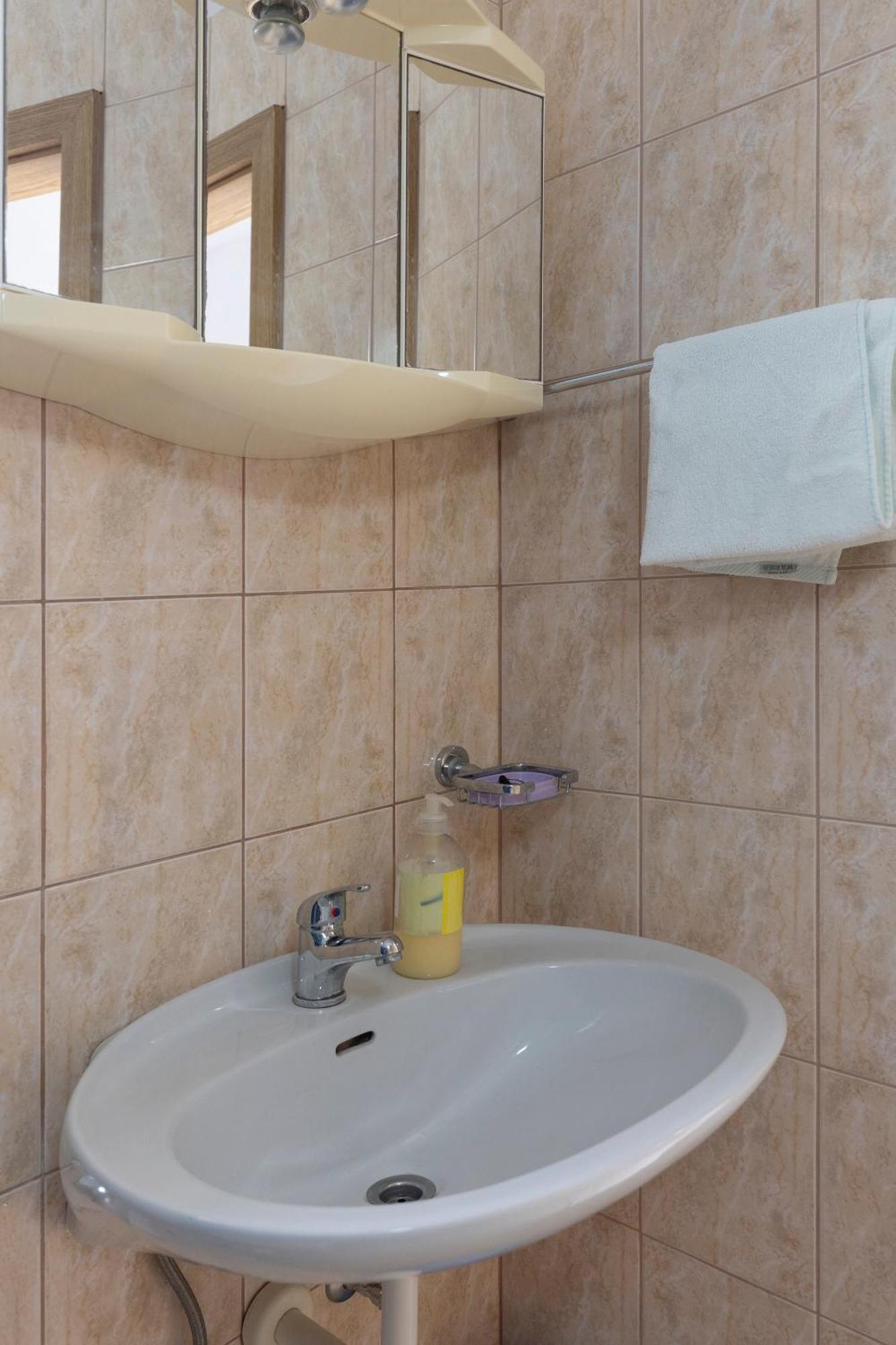 Apartments By The Sea Zuronja, Peljesac - 10137 Brijesta 객실 사진